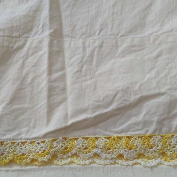 Penney's Percale Double Flat Sheet Yellow 81" X 108" - Picture 4 of 11